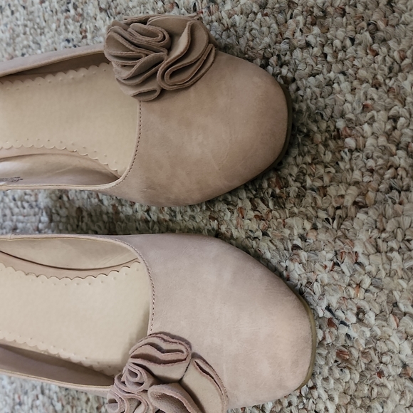 Laura Ashley size 9 sling back heel. - Picture 4 of 6